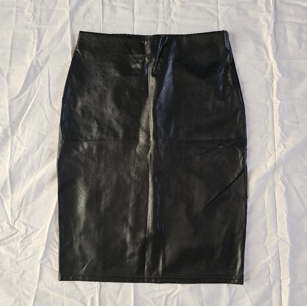 Aritzia Ten by Babaton M Elegant Black Vegan Leather Skirt